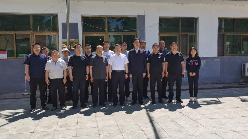 校領(lǐng)導(dǎo)深入我校幫扶村開展調(diào)研